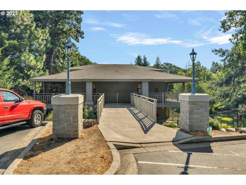 105 COUNTRY CLUB RD UNIT 11, Hood River, OR 97031 Condominium For Sale  MLS# 23349269 for Rent