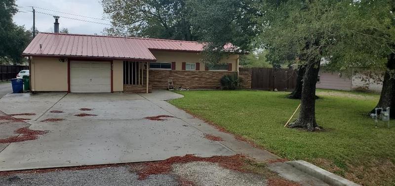 419 Willow Ln, Baytown, TX 77520 for Rent