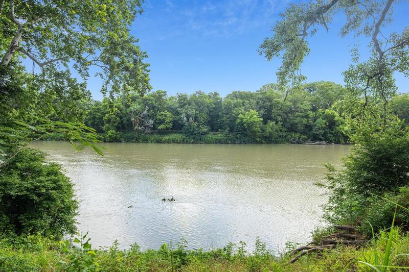 129 Bluff Street, Smithville, TX 78957 for Sale