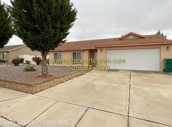 804 Mesa Vista Dr - Farmington, NM 87401 - Home For Rent