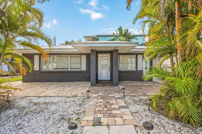 303 22nd St, Bradenton Beach, FL 34217 - MLS A4587436 for Sale