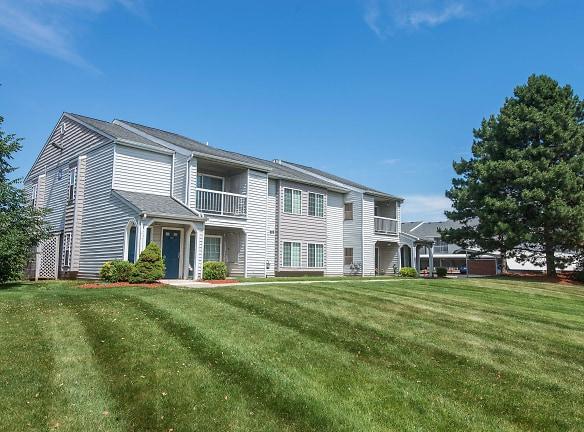 Meadowbrook Village - 1550 Brookfield Dr - Ann Arbor, MI Apartments for Rent