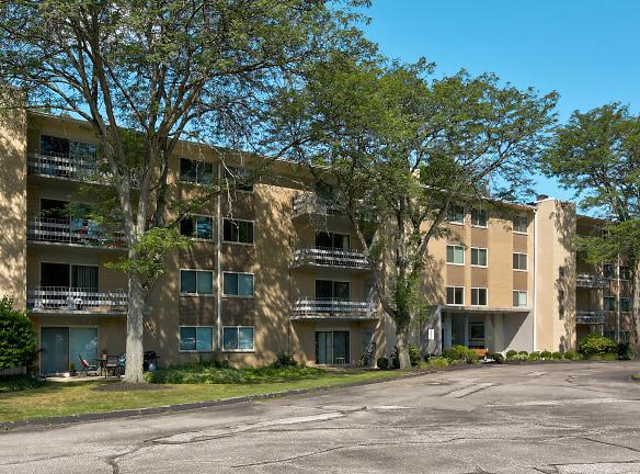 Westwood Meadows Apartments - 27825 Detroit Rd - Westlake, OH Apartments for Rent