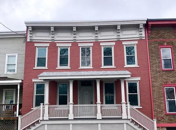 539 State St - Hudson, NY 12534 - Home For Rent