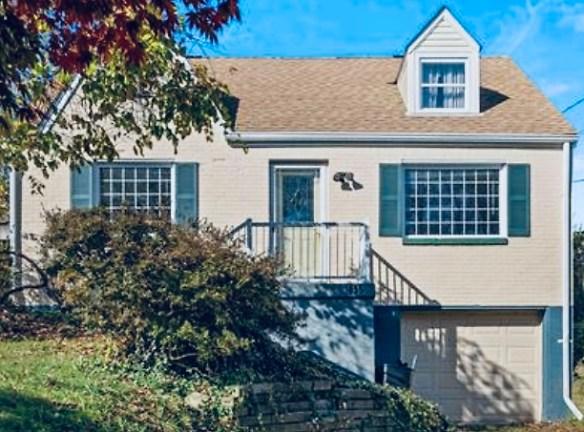 855 Hamil Rd - Verona, PA 15147 - Home For Rent