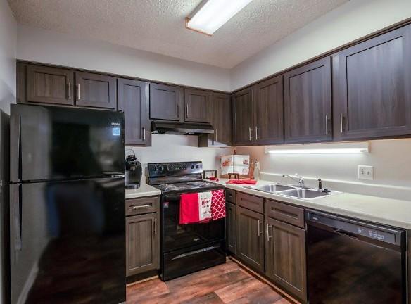 River Park Tower Apartment Homes - 2601 West Ave - Newport News, VA Apartments for Rent