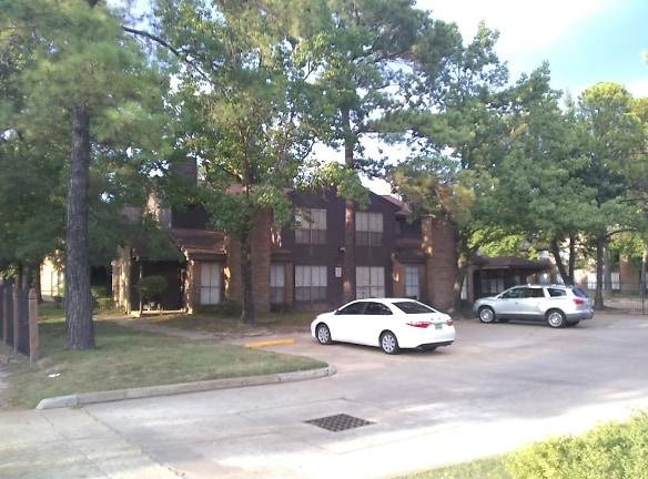 Inwood Village Apartments - 7200 T C Jester Boulevard - Houston, TX Apartments for Rent