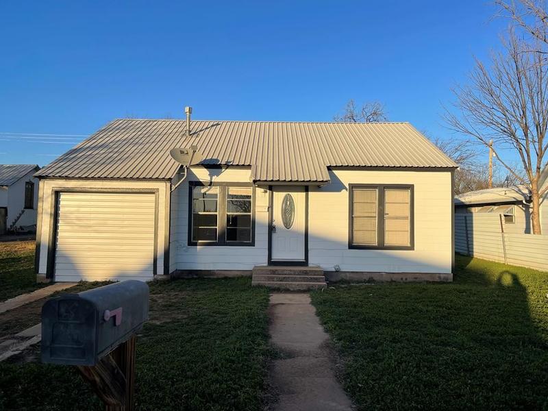 1302 N 9th St, Ballinger, TX 76821 for Sale
