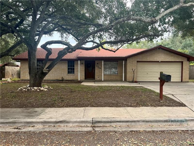 1204 Live Oak Dr, Alice, TX 78332 for Sale