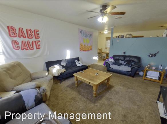 1532 Pipher Ln - Manhattan, KS 66502 - Home For Rent