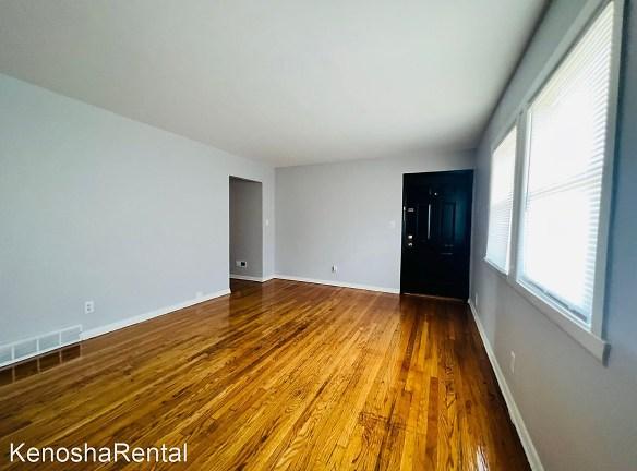 4602 36th Ave - Kenosha, WI 53144 - Home For Rent