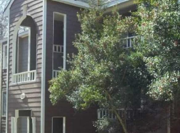 The Pines On Wendover - 628 N Wendover Rd - Charlotte, NC Apartments for Rent