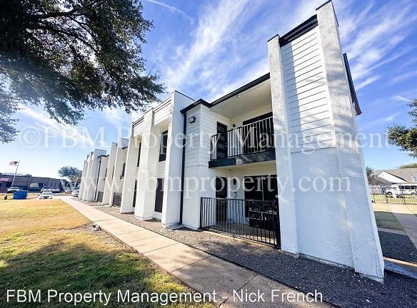 2401 Yorkstown Dr - Ennis, TX 75119 - Home For Rent