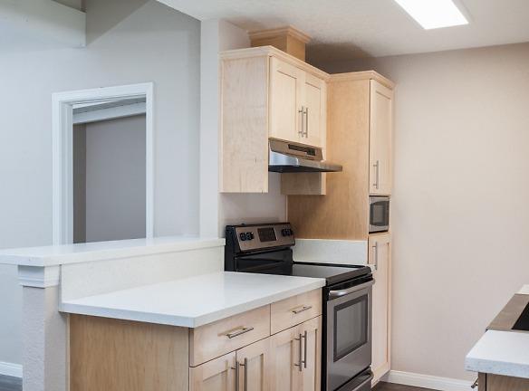 Villa Del Sur - 2701 W Mc Fadden Ave - Santa Ana, CA Apartments for Rent