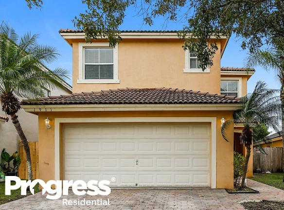 1911 SE 14th Ct - Homestead, FL 33035 - Home For Rent