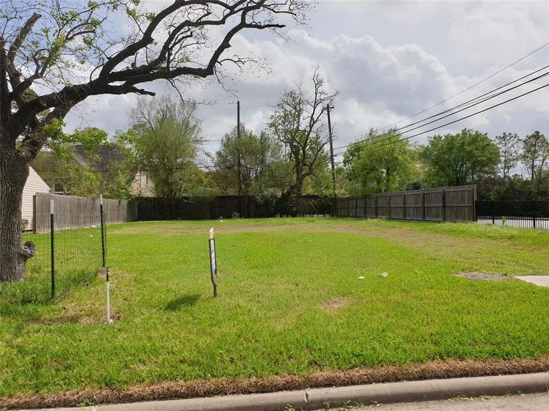 4629 Maple St, Bellaire, TX 77401 for Sale