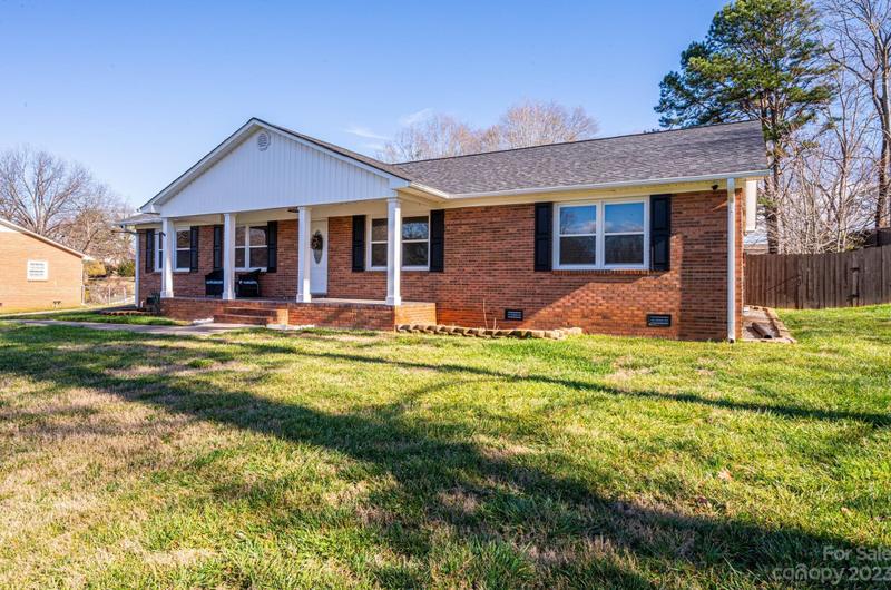 1053 Willow Dr, Lincolnton, NC 28092 - MLS 4087548 for Sale