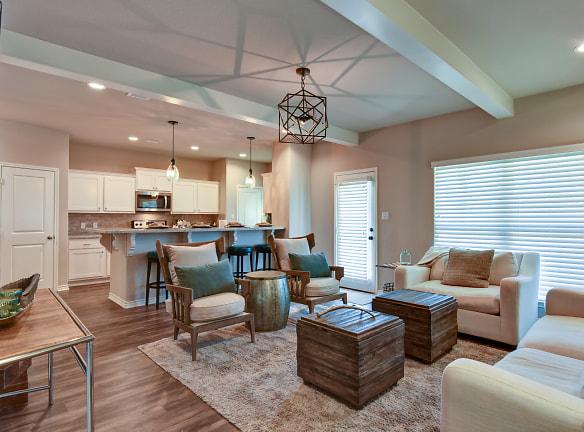 Pershing Pointe Villas - 2847 Papa Bear Drive - College Station, TX Apartments for Rent