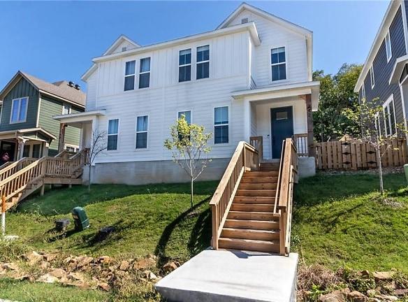 342 Fletcher Ave - Fayetteville, AR 72701 - Home For Rent