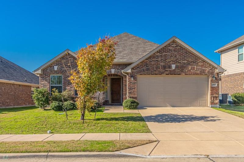 2912 Castle Creek Dr, Little Elm, TX 75068 - MLS 20485518 for Sale