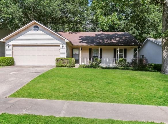 5 Redleaf Cir - Little Rock, AR 72210 - Home For Rent