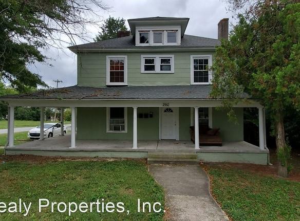 2910 E Bessemer Ave - Greensboro, NC 27405 - Home For Rent