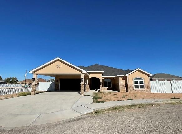 1304 N Doris Ave - Monahans, TX 79756 - Home For Rent