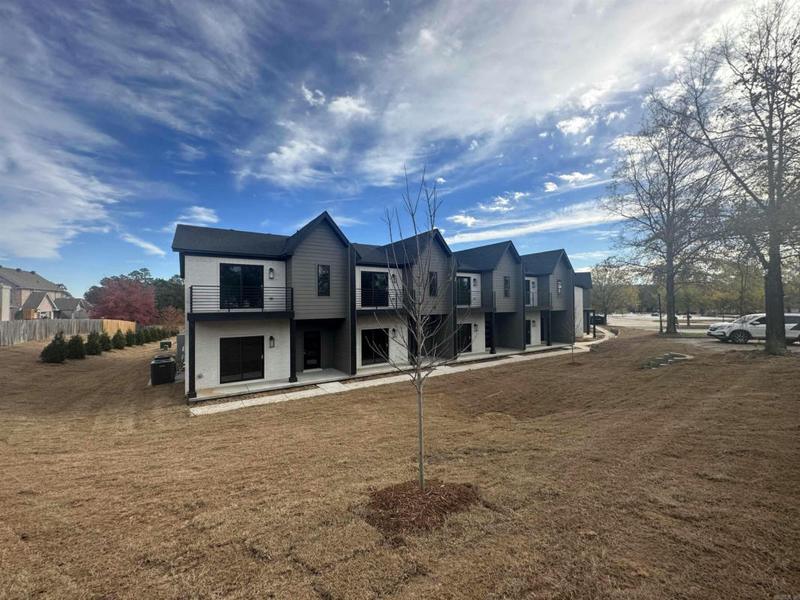 225 COUNTRY CLUB PKWY UNIT 62, Maumelle, AR 72113 Duplex For Sale  MLS# 24000062
