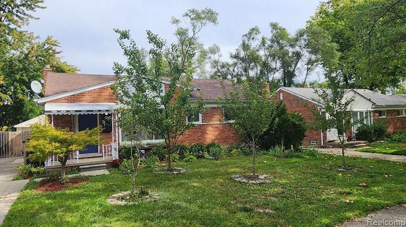 24002 Colchester Dr, Farmington, MI 48336 - MLS 20230094970 for Sale