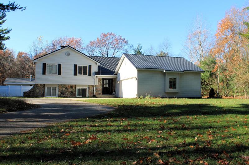 5545 Davis Rd, Norton Shores, MI 49441 - MLS 23141896 for Sale