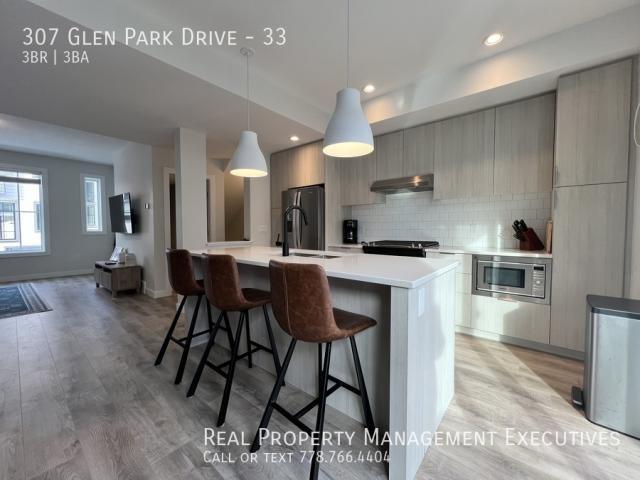 3 Bedroom 3 Bath In Kelowna BC V1V 0H1 for Rent