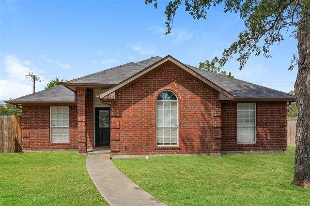 3 Bedroom 2 Bath In Seagoville TX 75159 for Rent