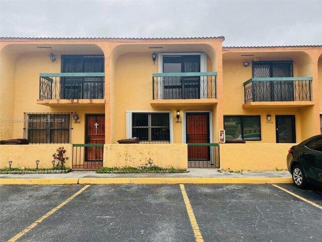 2 Bedroom 1.5 Bath In Hialeah FL 33012 for Rent