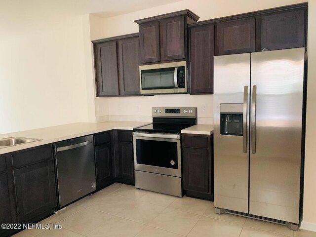 2 Bedroom 2.5 Bath In Jacksonville FL 32256 for Rent
