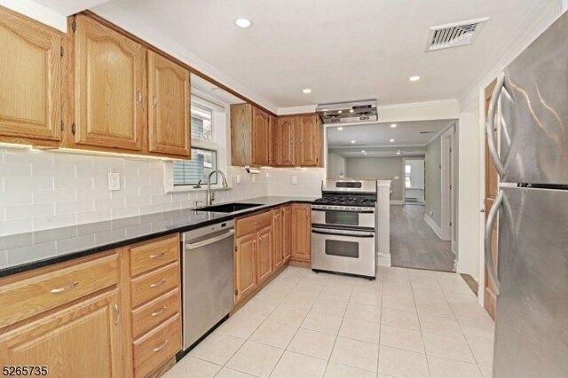 3 Bedroom 2 Bath In Livingston NJ 07039 for Rent