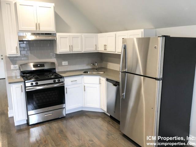 2 Bedroom 1 Bath In Chicago IL 60657 for Rent