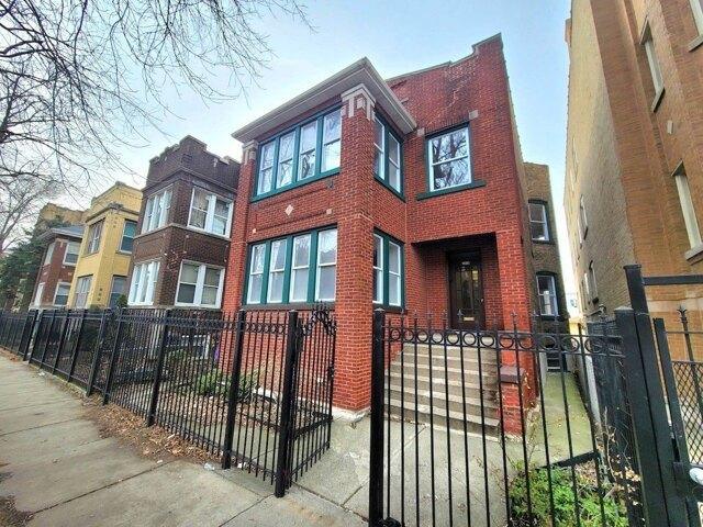 2 Bedroom 1 Bath In Chicago IL 60625 for Rent