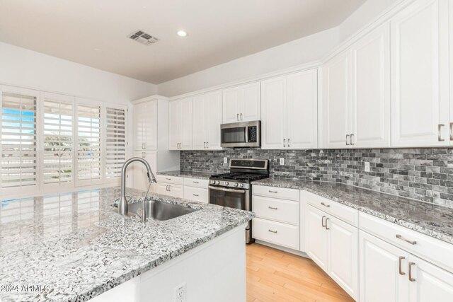 3 Bedroom 3 Bath In Glendale AZ 85308 for Rent