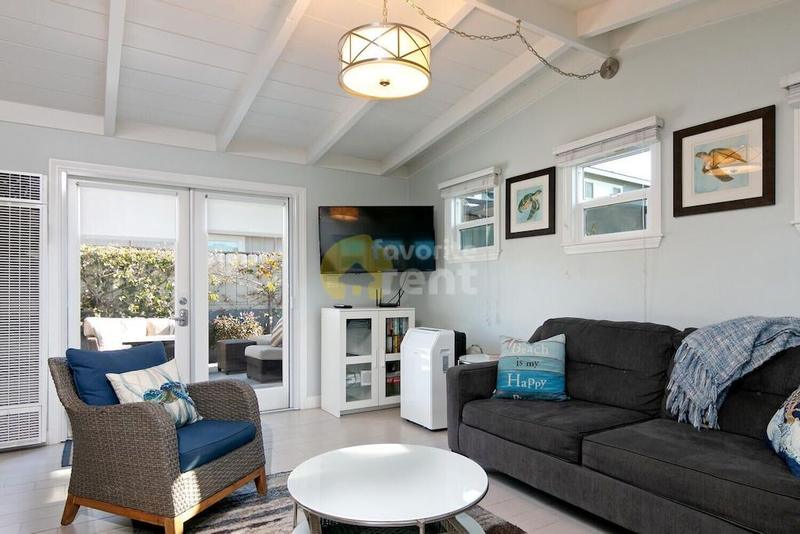 Charming ocean block beach 1 bed 1 bath house in Pierpont Ventura for Rent