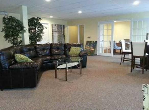 820 W Freeman St Carbondale, IL - Apartments For Rent
