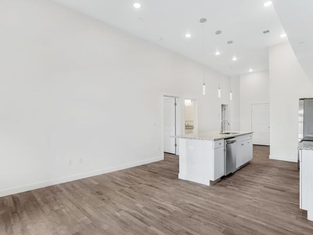 Perfect 2Bd 2Ba Available $1649 Per Month for Rent