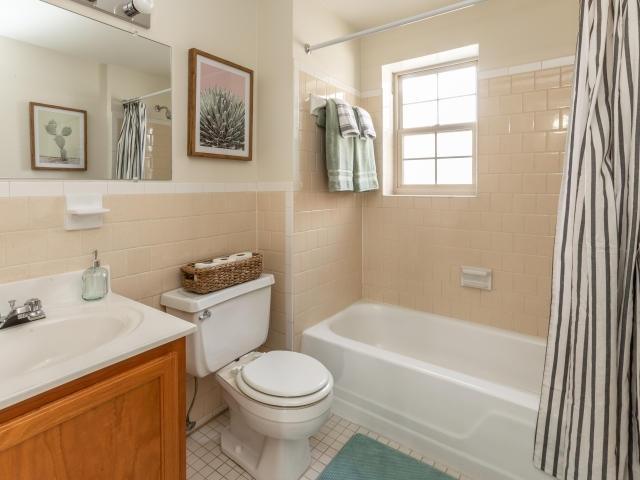Beautiful 2 Bed 1 Bath $1556/mo for Rent