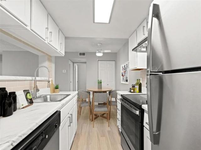 1Bd 1Ba Available Today $1349 Per Mo for Rent