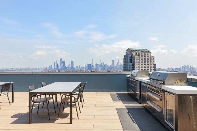 2 bedroom in Manhattan NY 10282 for Rent