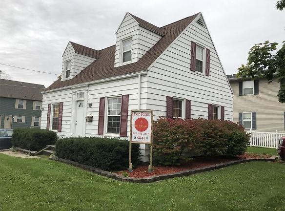 121 W High St Mount Pleasant, MI 48858 - Home For Rent