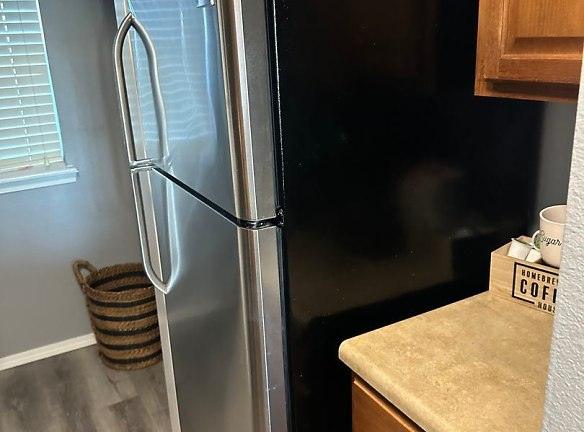 9 Bermuda Dr unit 4 Branson West, MO 65737 - Home For Rent