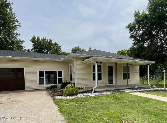 202 W Walton Ave Carl Junction, MO 64834 - Home For Rent