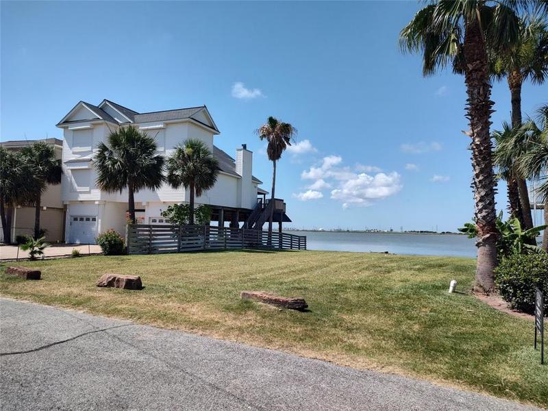 1318 Outrigger, Tiki Island, TX 77554 for Sale
