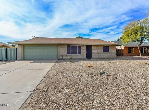 17262 N 55th Ave Glendale, AZ 85308 - Home For Rent