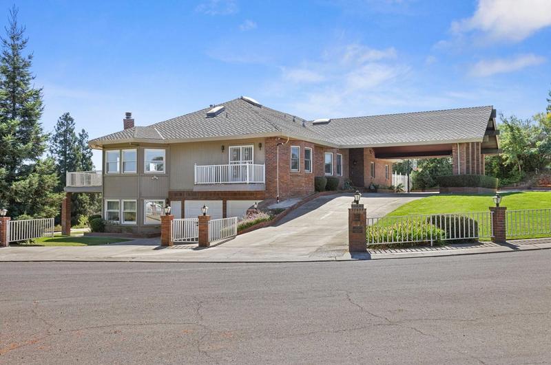2721 Oakhurst Dr, Oakdale, CA 95361 - MLS 223094742 for Sale